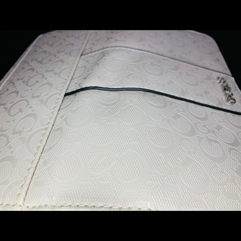 GUESS WALLET 💕 - Picture 2 of 6